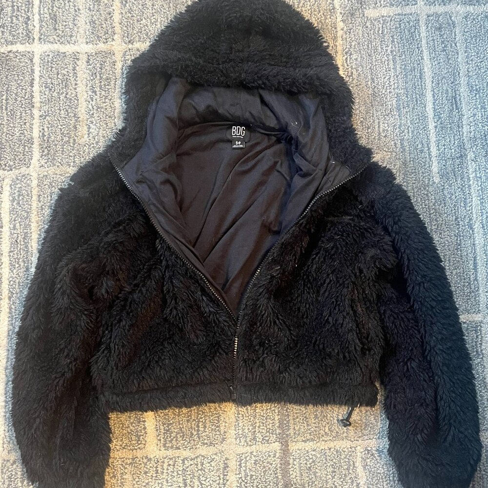 BDG fluffly cropped black coat